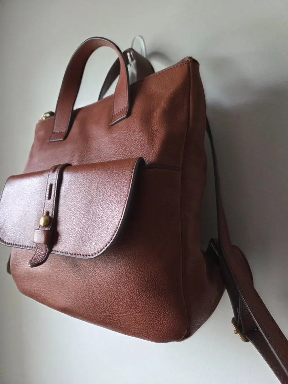 EUC FOSSIL GENUINE LEATHER BROWN SUPER CUTE PACK PACK MEDIUM
